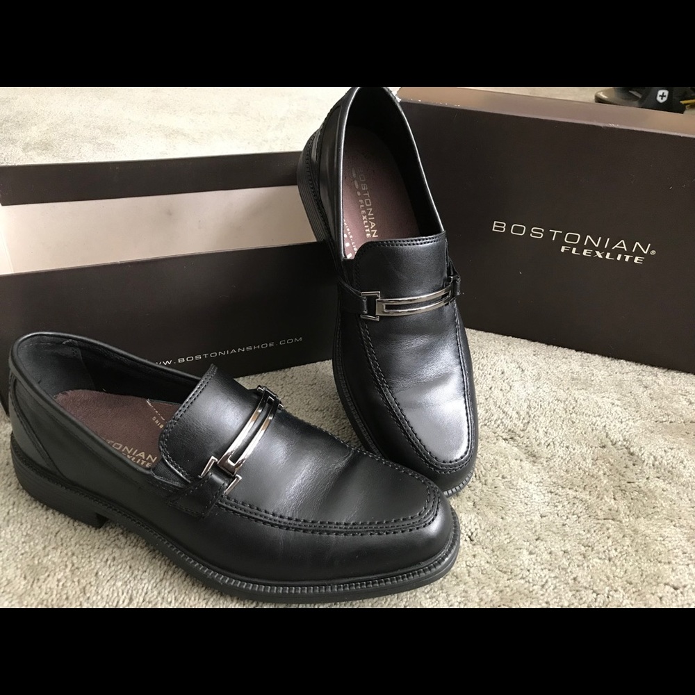 Black leather Mens size 8 Bostonian Flexlite shoes